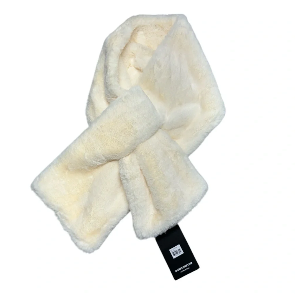 Apparis Bambi Faux Fur‎ Scarf Wrap Cream One Size NWT Vegan Super Soft Winter